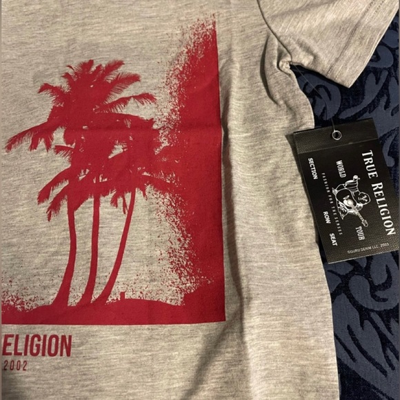 True Religion 2 Pc Geno Relaxed Stretch Denim Shorts and Palm Tree tee shirt NWT - Picture 10 of 12